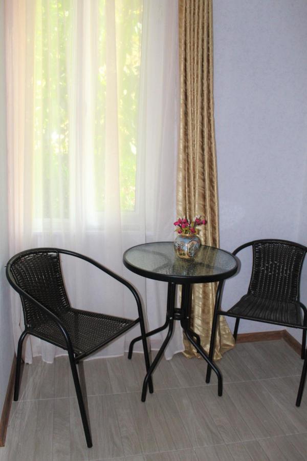 Guest House Racha Ambrolauri Exterior foto