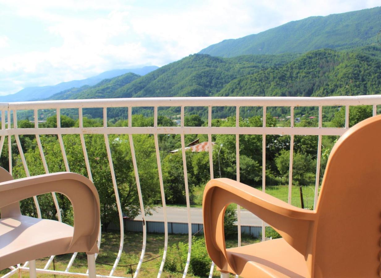 Guest House Racha Ambrolauri Exterior foto