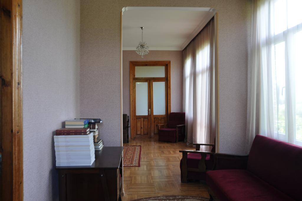 Guest House Racha Ambrolauri Exterior foto